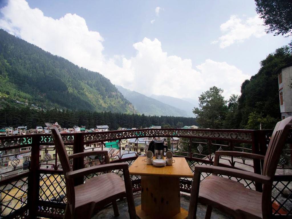Himanshu Resorts Manāli Rum bild